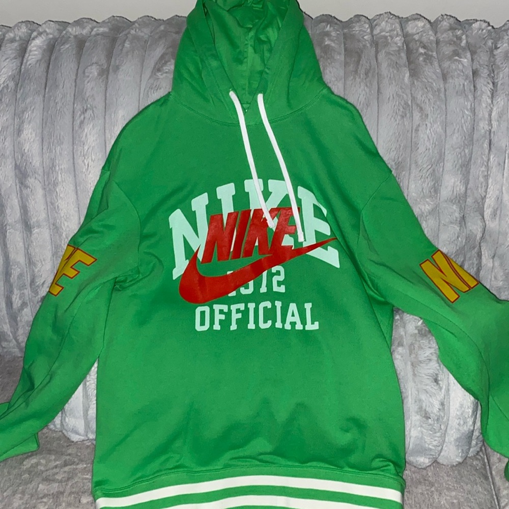 Nike men’s colorful hoody size small never worn very stylish